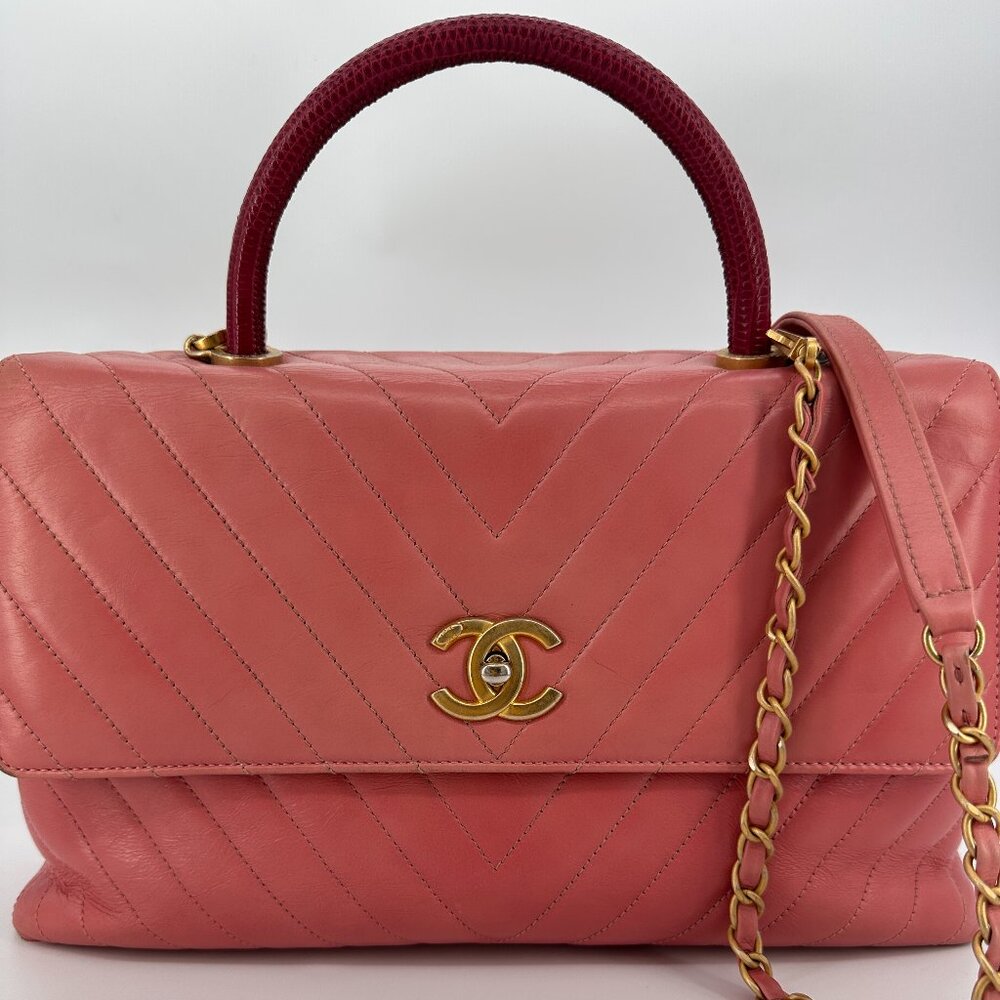 Chanel Calfskin Lizard Chevron Quilted Medium Coco Handle Flap Bag in Pink